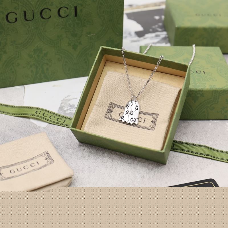 G*u*i necklaces